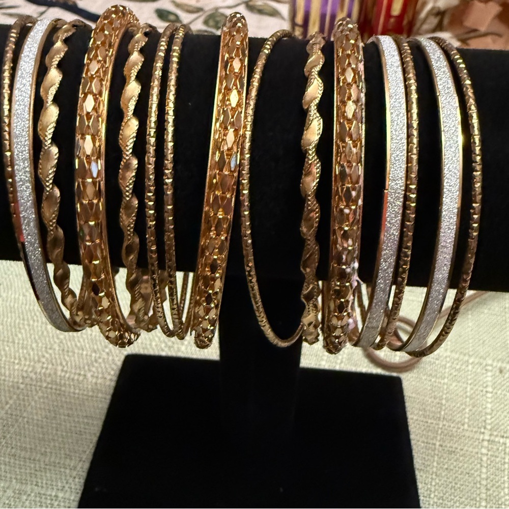 UNBRANDED GOLDTONE BANGLE BRACELETS 14 PIECES